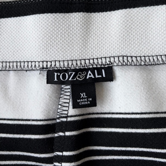 ROZ & ALI Black & White Striped Elastic Waist Knee Length Pencil Skirt Size XL - Picture 2 of 6